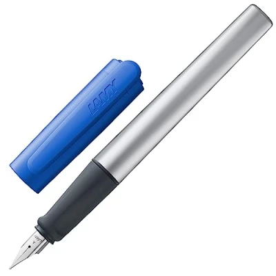 Imagen de Lamy nexx blue Pluma estilográfica con empuñadura antideslizante y plumín de acero pulido para zurdos (LH) en tamaño M cuerpo triangular aluminio incluye cartucho T 10 azul