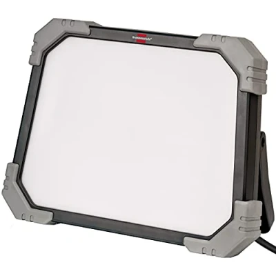 Imagen de Brennenstuhl foco LED de trabajo DINORA 8060 con tomas corriente adicional/foco portátil 67W (8300lm, luz para obras, IP54, antideslumbrante y regulable, cable RN 5m)