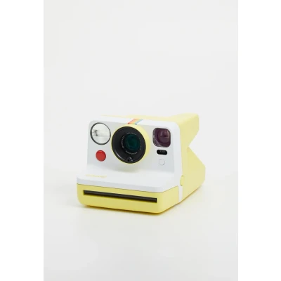 Imagen de Cámara instantánea Polaroid Now Generation 3, Temporizador automático, Flash preciso, Amarillo