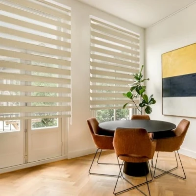Imagen de Blindecor Lira estor enrollable noche y día, color Beige, de 140 x 250 cm (ancho alto). Tamaño la tela 137 245 cm. Estores dia elegantes