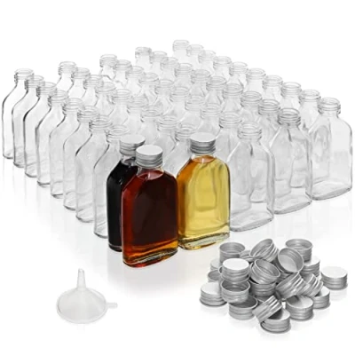 Imagen de Belle Vous Botellitas de Cristal Pequeñas 100 ml Petacas con Tapas Plateadas a Rosca y Embudo (Pack 50) Mini Botellas Licor Bodas Fiestas Alcohol, Whisky, Tragos Bebidas Espirituosas