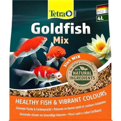 Imagen de Tetra Pond Goldfish, Alimento para carpines dorados y peces de agua fría, mezcla 3en1 con escamas, sticks gammarus, bolsa 4 L