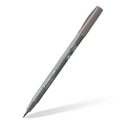 Imagen de STAEDTLER Soft Brush Pen Pigment Arts, color gris medio cálido, punta de pincel suave para ancho línea variable, resistente al agua, secado rápido, 10 rotuladores en estuche cartón, 372 84