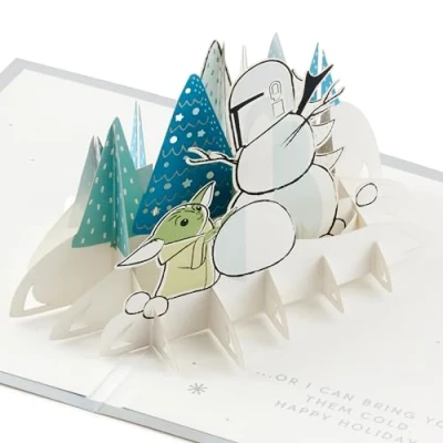Imagen de Hallmark tarjeta de Navidad, The Mandalorian, 3D y emergente, deseos diseño Mandalorian Grogu, colorida