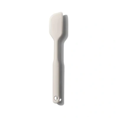 Imagen de OXO Good Grips Espátula pequeña de silicona, color avena