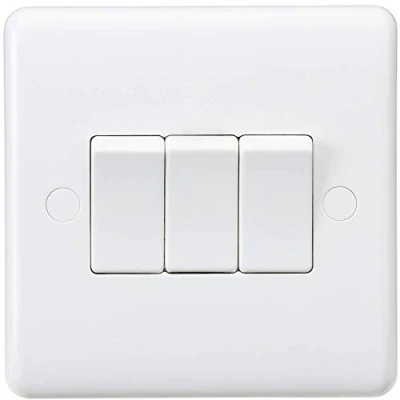 Imagen de Knightsbridge CU4000 Plástico Blanco, Borde Curvado, Light Switch 3 Gang