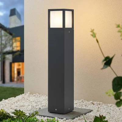 Imagen de Lámpara para exterior &#039;Dewari&#039; (Moderno) en Negro hecho de Aluminio (1 llama, E27) Lucande iluminación senderos, baliza, farola