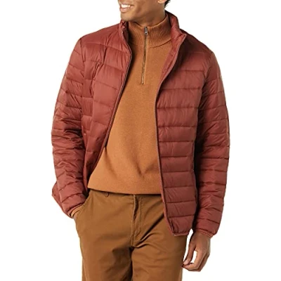 Imagen de Amazon Essentials Chaqueta Acolchada Ligera, Resistente Al Agua y Plegable (Disponible en Tallas Grandes Largos Especiales) Hombre, Rojo Tierra, S