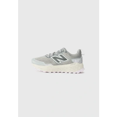 Imagen de New Balance Fresh FOAM X GAROÉ V2 Zapatillas de trail running, Mujer, Talla: 39, Slate grey Zapatos