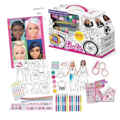Imagen de BLADEZ Barbie Bumper juego de actividades para artes y manualidades, papelería con licencia bolígrafos calcomanías, furgoneta colorear, más 300 piezas, Creative Maker Kitz