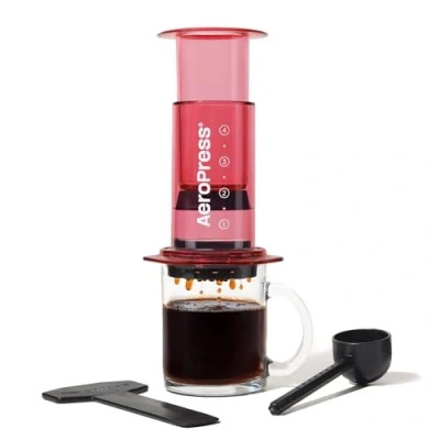 Imagen de AeroPress Clear Roja cafetera de Viaje Método 3 en 1 combina prensa francesa, pour over y espresso Café sin amargor ni residuos Pequeña portátil para camping viaje, Rojo