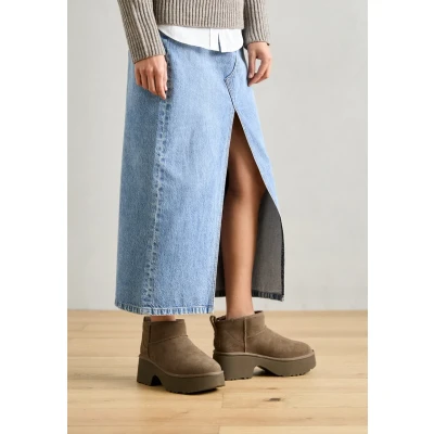 Imagen de UGG Classic Ultra MINI NEW Heights Botines bajos, Mujer, Talla: 36, Hickory Zapatos