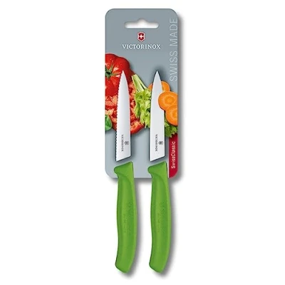 Imagen de Victorinox Swiss Classic Juego de 2 cuchillos peladores, 1 con afilado estándar y dentado, hoja 10 cm color verde