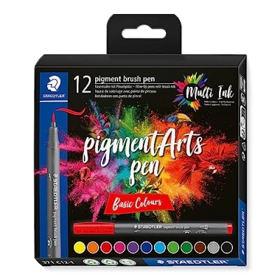 Imagen de STAEDTLER Brush Pen Pigment Arts, colores básicos, Premium Dibujo, Punta de pincel para ancho línea variable,impermeable,12 rotuladores en básicos surtidos estuche cartón, 371 C12 1