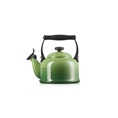 Imagen de Le Creuset Whistling Kettle Tradition Bamboo 2.1 Liter