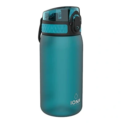Imagen de Ion8 Botella de Agua para Niños, 350ml, a Prueba Fugas, Fácil Abrir, Cerradura Segura, Apta Lavavajillas, Sin BPA, Asa Transporte, Limpiar, Neutro en Carbono, Aqua