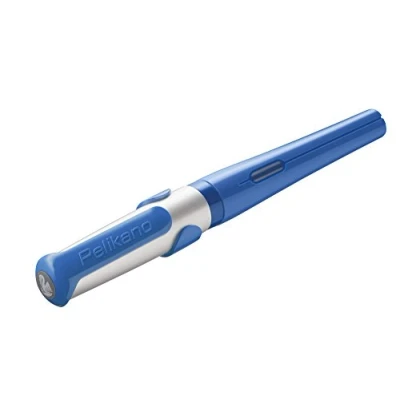 Imagen de Pelikan 802901 Pluma estilográfica de cartucho Línea Pelikano Cuerpo azul, plumín M, agarre antideslizante, mango ergonómico, Para diestros, Juego escolar, Sistema antimanchas