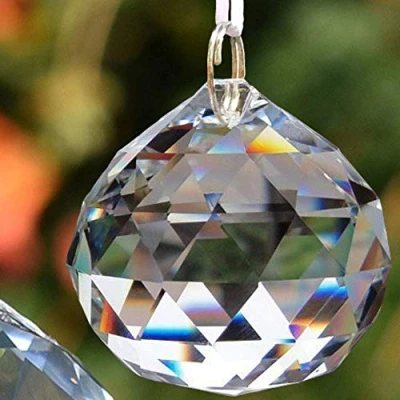 Imagen de EasyBravo Prismas de bola cristal transparente 50 mm, Feng Shui, para decoración que captura el sol, bolas prisma facetadas colgar + kit colgarlos