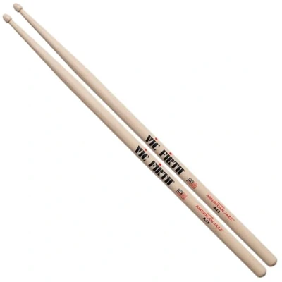 Imagen de Vic FIrth Baquetas de la serie American Jazz® AJ3 madera nogal punta en forma lágrima