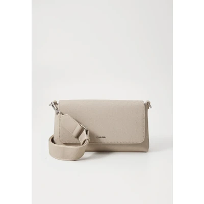 Imagen de Calvin Klein CK MST Ap Dbl STRPS Lv04F3101G, Crossover para Mujer, Brown (Chateau), OS