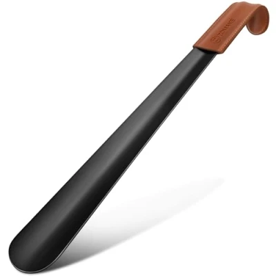 Imagen de ZOMAKE Calzador de Acero Inoxidable Largo 42CM Metalico Calzadores Largos Mango Cuero Para Mujeres Embarazadas y Personas La Tercera Edad(Negro)