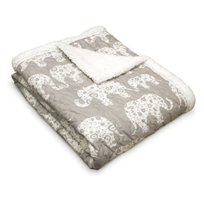 Imagen de Lush Decor Desfile de Elefantes Manta Sherpa Reversible, Gris, 60 x 50
