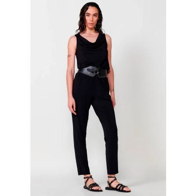 Imagen de Mono Negro con Escote Drapeado para mujer