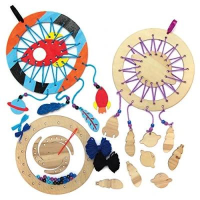 Imagen de Baker Ross AX213 Kits De Costura Atrapasueños Madera Sistema Solar Paquete 4, Crea Tus Propios Para Niños, Artes Y Manualidades