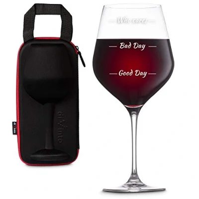 Imagen de diVinto Copa de vino Gigante Who cares con Funda para llevar, regalo XXL 860 ml, Good Day Bad