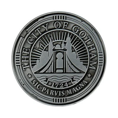 Imagen de Fanattik DC The Batman Limited Edition City of Gotham Medallion, Color Mehrfarbig (THG DC27)