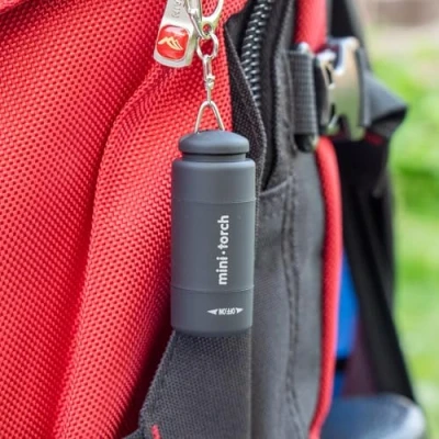 Imagen de TRIXES Llavero Mini Linterna Recargable USB LED Ultra Brillante