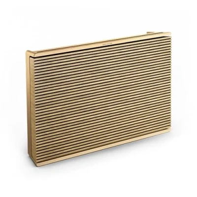 Imagen de Bang &amp; Olufsen Beosound Level Altavoz Inalámbrico Bluetooth Portátil y WiFi, El Primer Certificado de Diseño Regenerativo Cradle to Cradle, IP54, Hasta 16 Horas Batería Gold Tone/Wood