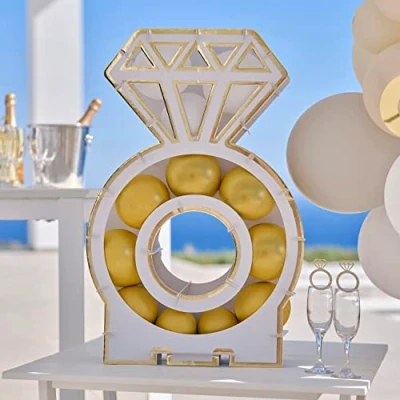 Imagen de Ginger Ray Anillo de centro mesa compromiso para decoración mosaico que incluye 10 globos blancos 20 dorados, 76 cm alto x 49 ancho