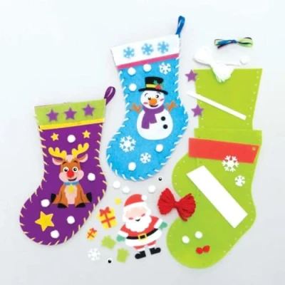 Imagen de Baker Ross FC147 Kits de calcetines navideños Pack 3, Manualidades navideñas para niños, haz tus propios adornos Navidad