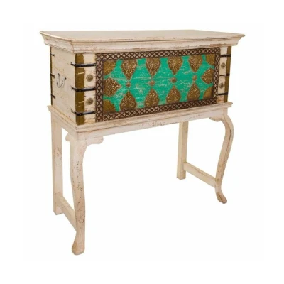 Imagen de WANDERLUST DECO Baul alto de madera acabado artesanal