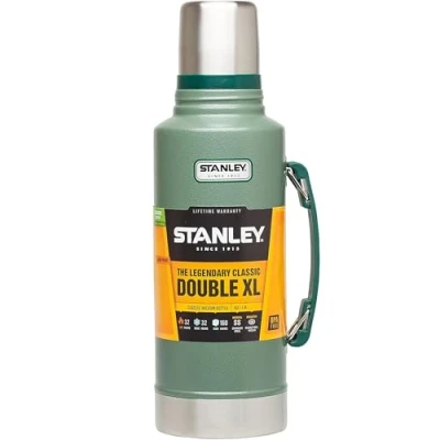 Imagen de Stanley Classic Legendary Bottle Thermos 1.9L Se Mantiene Caliente o Frío 32 Horas Botella Termica de Acero Inoxidable Termo Cafe Sin BPA Apto Para Lavavajillas