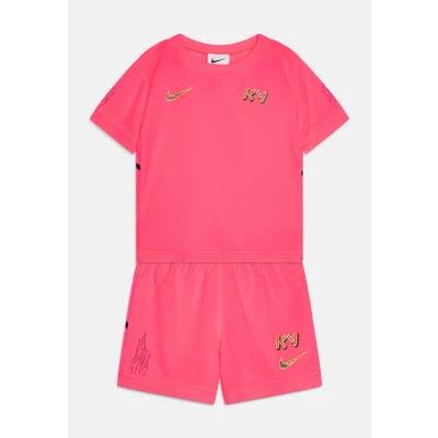 Imagen de Nike Performance Kylian MBAPPÈ Unisex SET Pantalón corto de deporte para niños, Talla: 12m, Hyper pink
