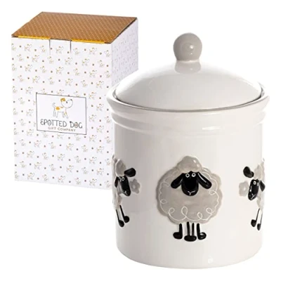 Imagen de SPOTTED DOG GIFT COMPANY Tarro de Almacenamiento Cerámica Grande con Diseño Oveja, Bote para Galletas Cocina Decorativo Tapa, Regalos los Amantes Ovejas y Animales, 2,25L Blanco
