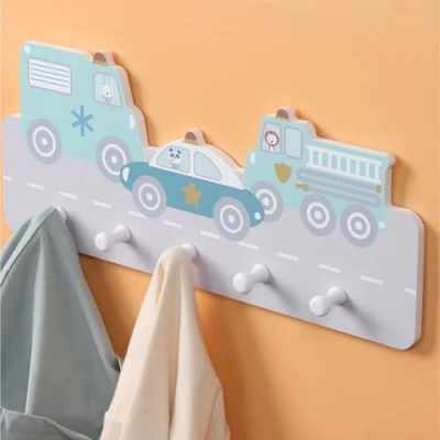 Imagen de Navaris Perchero de pared infantil Colgador verde madera con 5x percha para colgar abrigos chaquetas Percheros infantiles Coches 44 x 19 4 cm