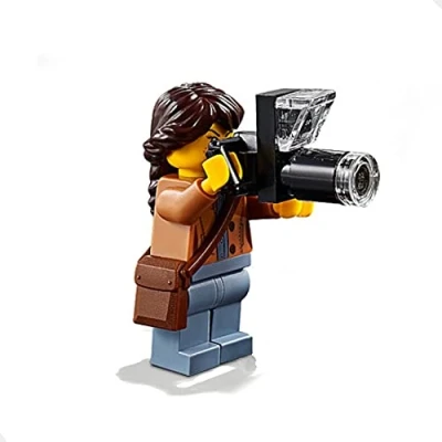 Imagen de LEGO Outdoor Minifigure: Nature Photographer (Female with Long Lens Camera) 60202