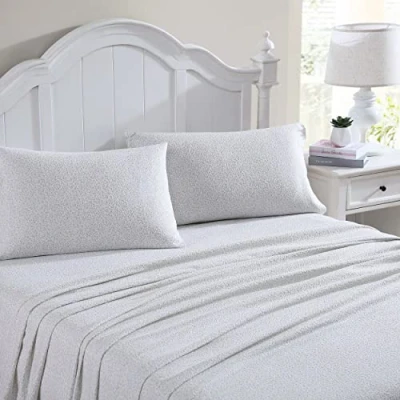 Imagen de Laura Ashley Home Sábanas King, Juego de Ropa Cama Franela algodón, Cepillado para Mayor suavidad y Comodidad (Chelsie Vine Gris, 4 Piezas, King)