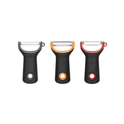 Imagen de OXO Good Grips Set de 3 peladores patatas y verduras, pelador recto, dentado en juliana, colores gris, naranja rojo