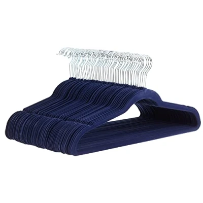 Imagen de Amazon Basics Paquete de 50 perchas para ropa, delgadas, antideslizantes y aterciopeladas color azul marino/plateado