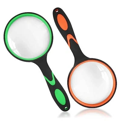 Imagen de Fousenuk 2Pcs Lupa de Mano 65mm, Lupas Gran Aumento Con Mango Goma Antideslizante, Inastillable Lente para Personas Mayores, Niños, Lectura, Manualidades, Libros, Insectos, Inspección