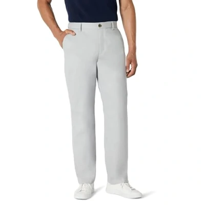 Imagen de Amazon Essentials Pantalón Chino con Parte Delantera Plana, Resistente a Las Arrugas y de Corte clásico (Disponible en Tallas Grandes Largos Especiales) Hombre, Gris Claro, 32W / 31L
