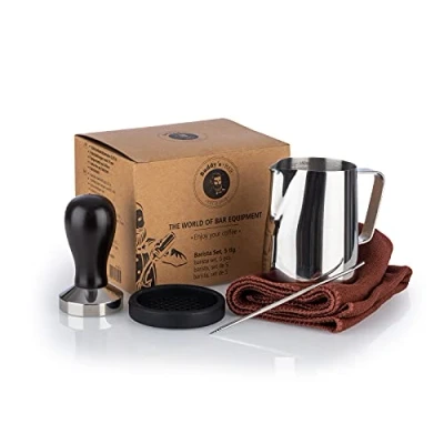 Imagen de Buddy&#039;s Bar Barista Edition, Premium Set 5 piezas, jarra de leche 0,35 litros, prensador 51 cm diámetro, acero inoxidable, alfombrilla silicona a juego, aguja café L: 13,5