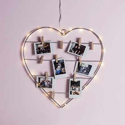 Imagen de Lights4fun Corazón en Metal de Colgar la Pared con 18 Micro LED a Pilas y 10 Pinzas Madera