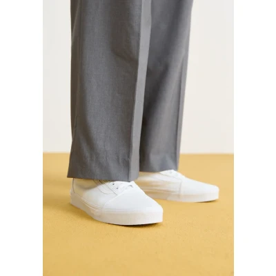Imagen de Vans Old Skool (Suede/Canvas), Zapatillas Deportivas Unisex Adulto, Blanco True White W00, 41 EU
