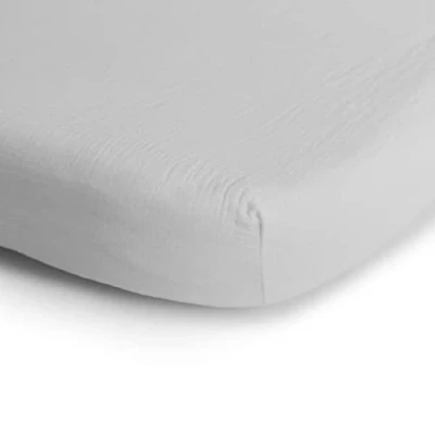 Imagen de Mushie Sábana Bajera para Cuna de Muselina Ajustable con Esquinas Elásticas 40x10x100 cm Transpirable &amp; Prelavado 100% Algodón Orgánico Bebés, Niños Pequeños, y Niñas White Small