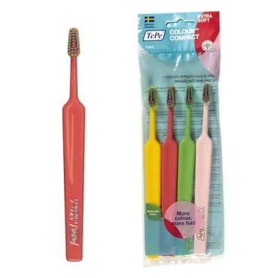 Imagen de TePe Colour Compact x Soft Set de 4 cepillos dientes para niños y adultos Cepillo manual textura extra suave Kit limpieza dental en colores variados
